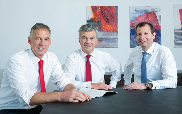 KR Dr. Andreas Kolar (Mitglied des Vorstands), Generaldirektor KR Prof. Ing. DDr. Werner Steinecker MBA (Vorsitzender des Vorstands), Dipl.-Ing. Stefan Stallinger MBA (Mitglied des Vorstands) (Photo)
